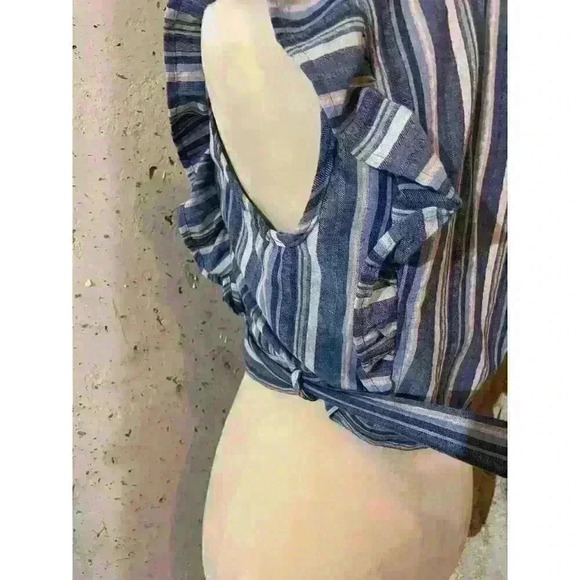 Fashion on Earth Cropped Wrap Top, size L - Picture 6 of 8